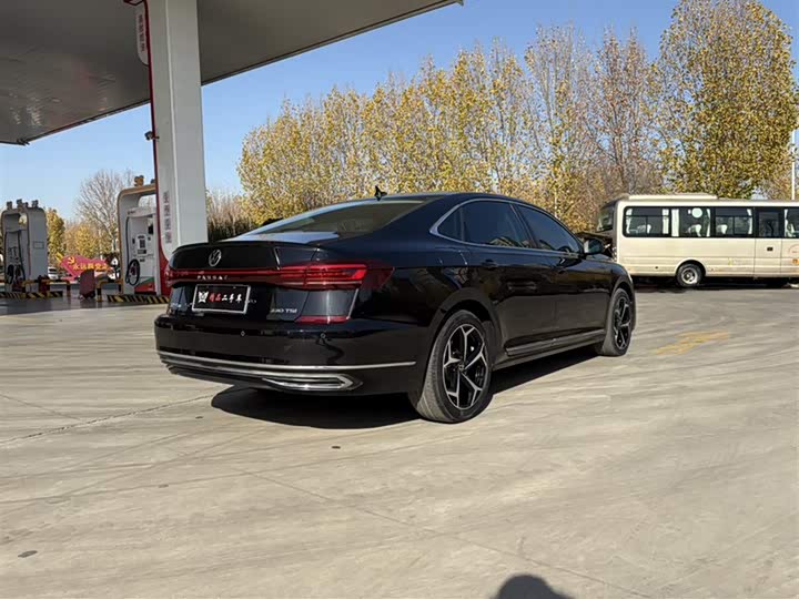 Фото 13 - Volkswagen Passat