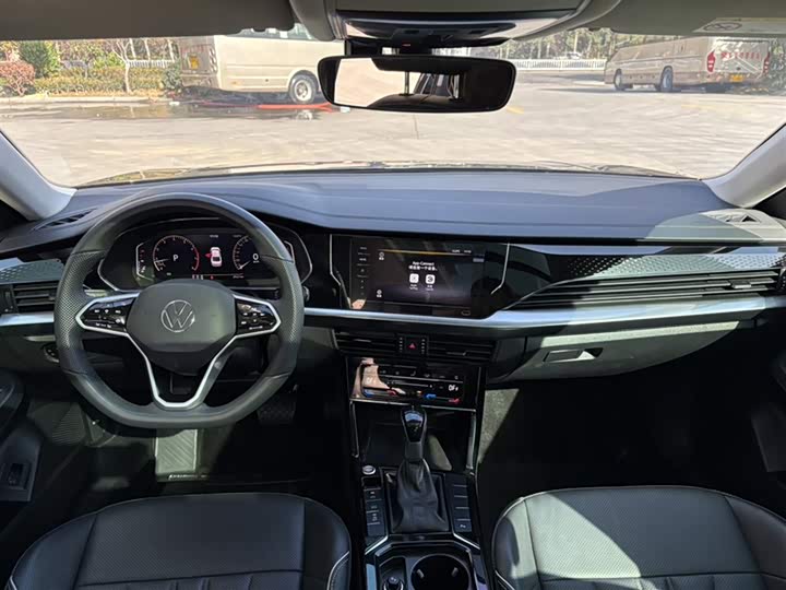 Фото 15 - Volkswagen Passat