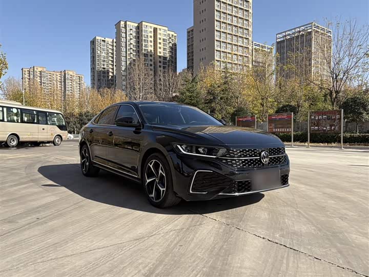 Фото 8 - Volkswagen Passat