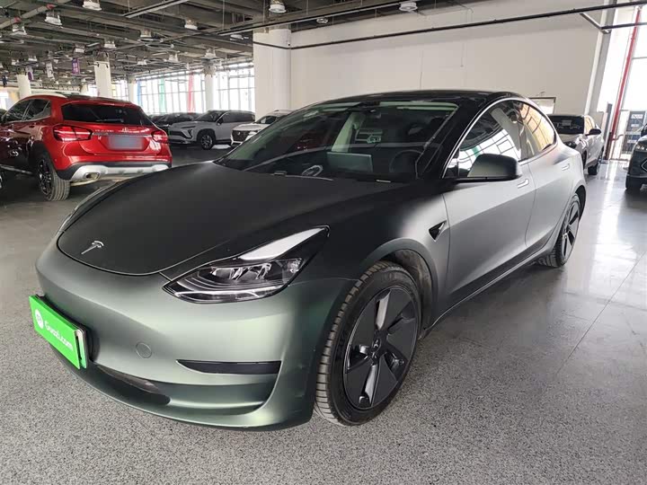 Фото 1 - Tesla Model 3