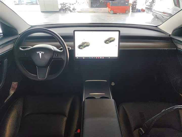 Фото 10 - Tesla Model 3