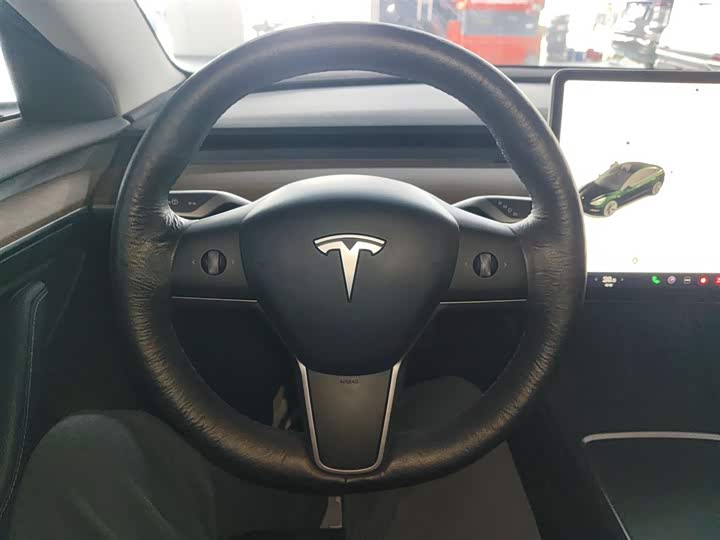 Фото 11 - Tesla Model 3