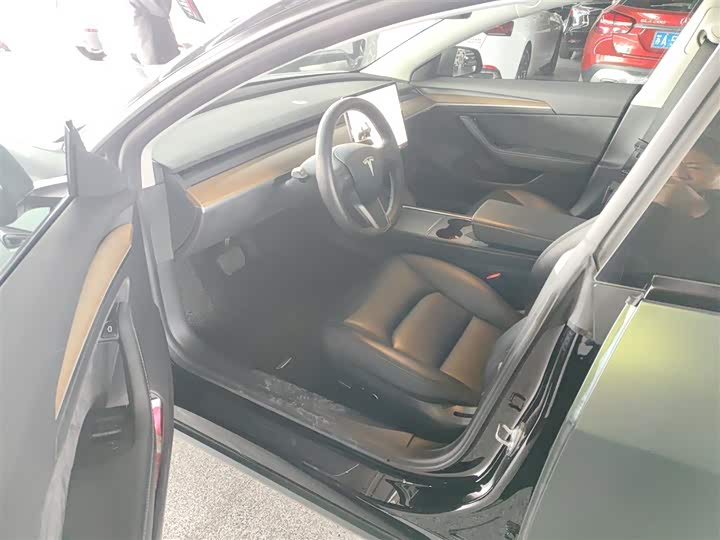 Фото 16 - Tesla Model 3