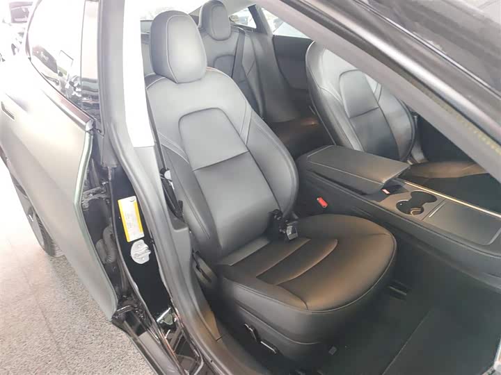 Фото 25 - Tesla Model 3