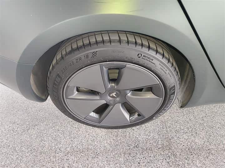 Фото 26 - Tesla Model 3