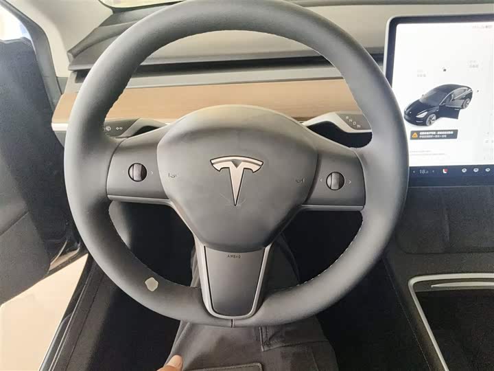 Фото 11 - Tesla Model 3