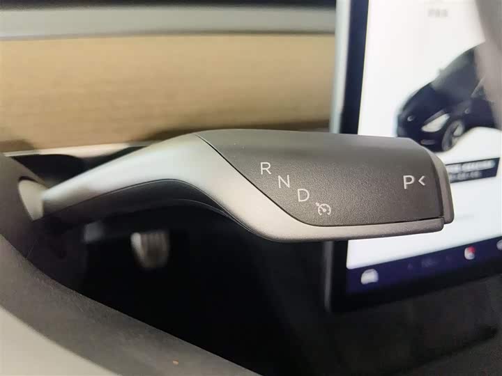 Фото 14 - Tesla Model 3