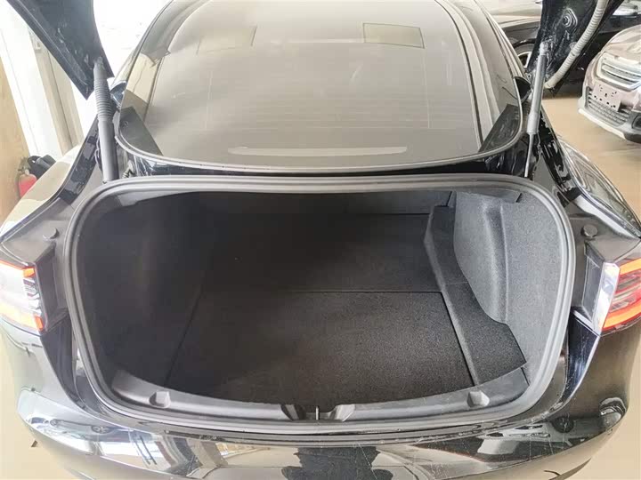 Фото 19 - Tesla Model 3