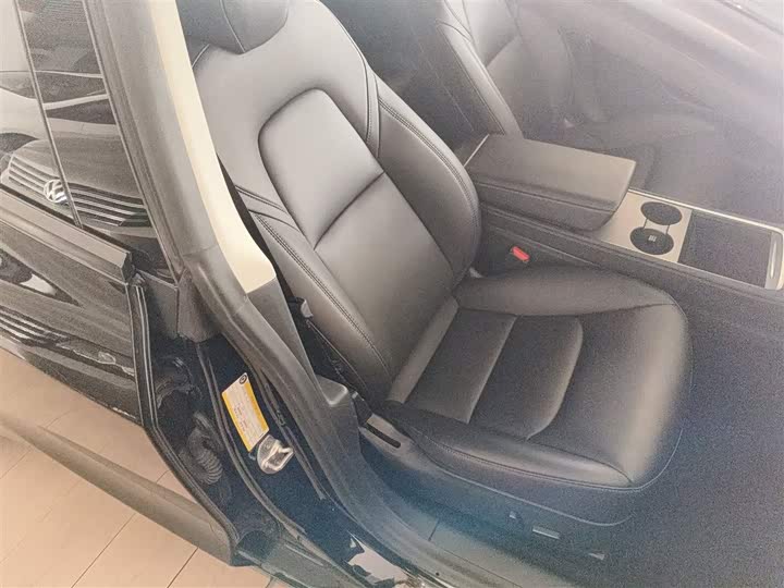 Фото 25 - Tesla Model 3