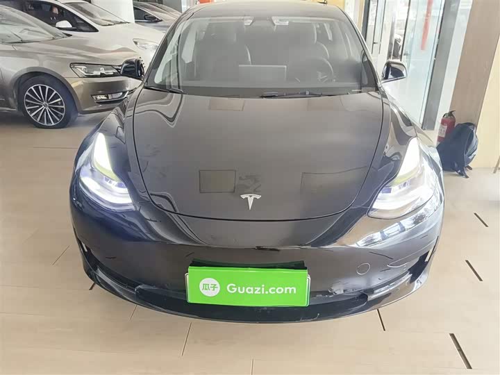 Фото 3 - Tesla Model 3