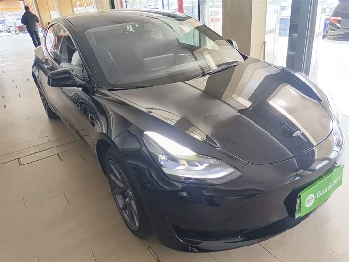 Фото 4 - Tesla Model 3
