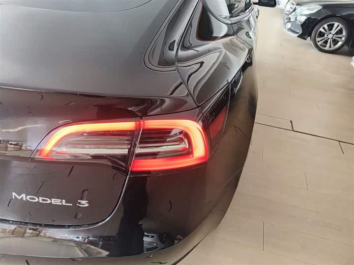 Фото 8 - Tesla Model 3