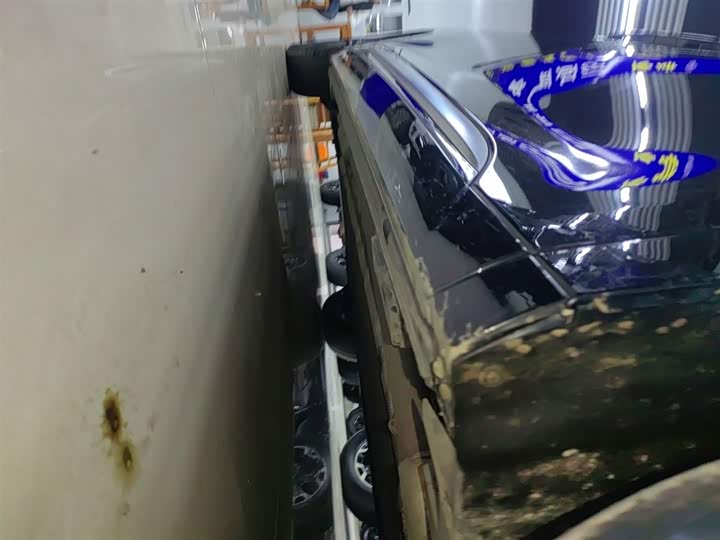 Фото 21 - Denza D9