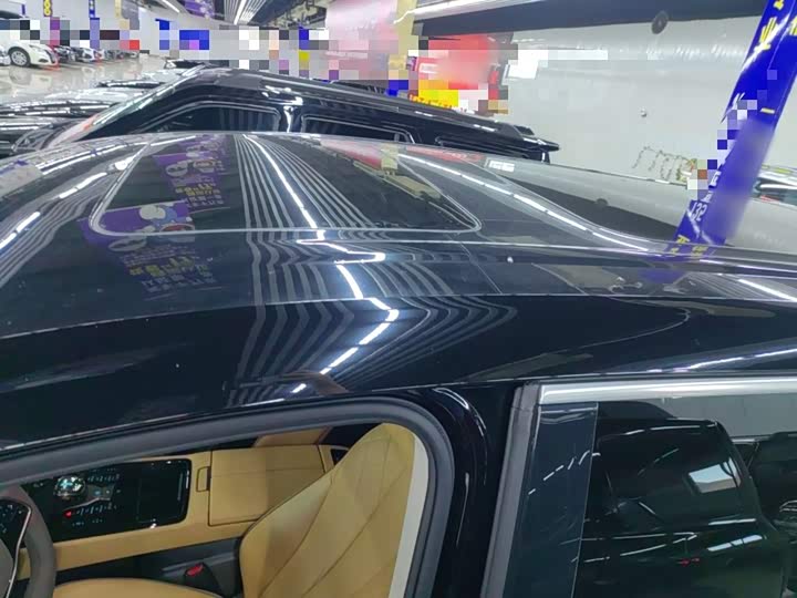 Фото 27 - Denza D9