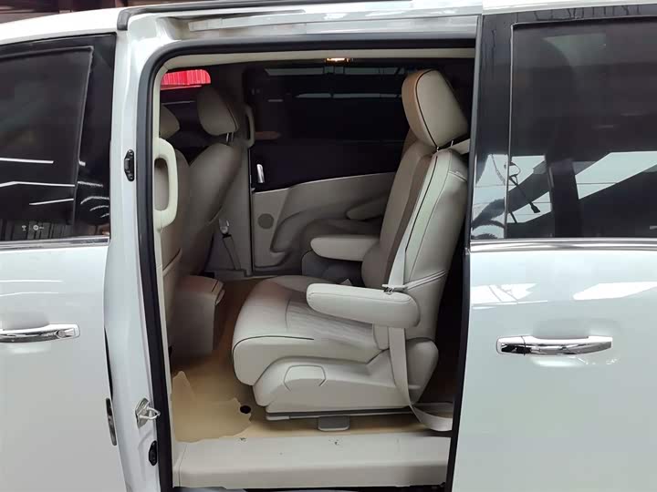 Фото 17 - Buick GL8 ES