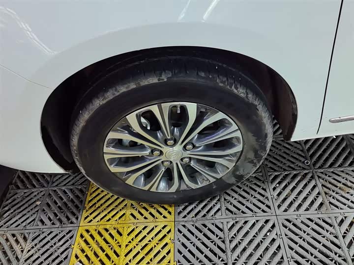 Фото 23 - Buick GL8 ES