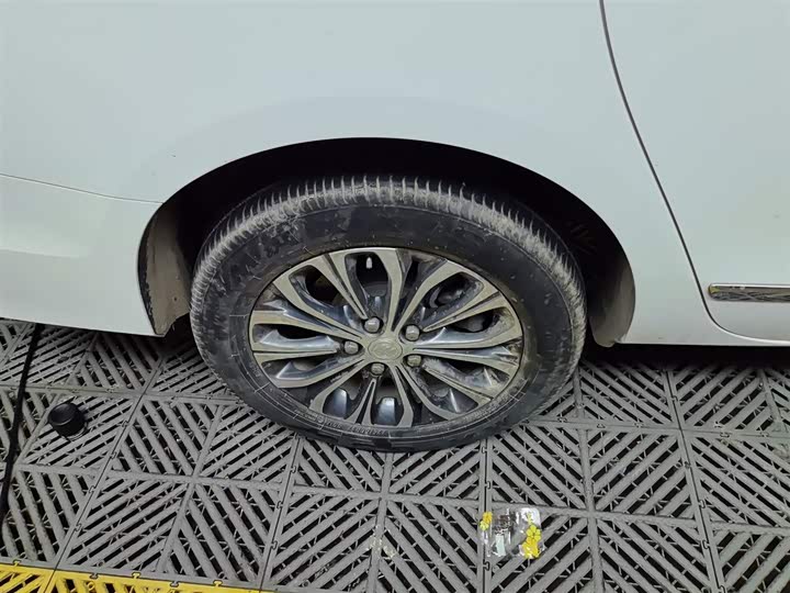 Фото 26 - Buick GL8 ES