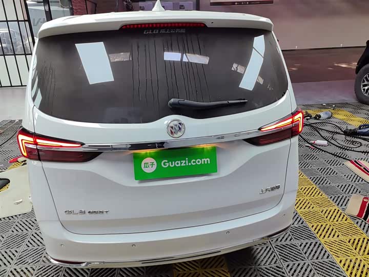 Фото 6 - Buick GL8 ES