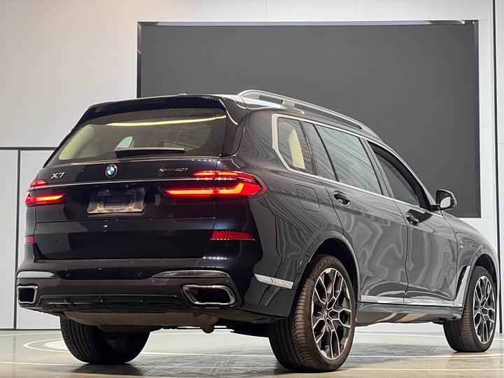 Фото 10 - BMW X7