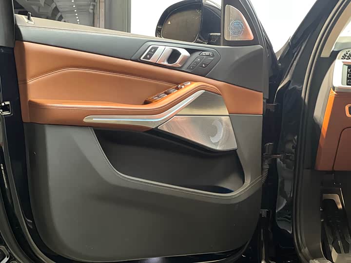 Фото 14 - BMW X7