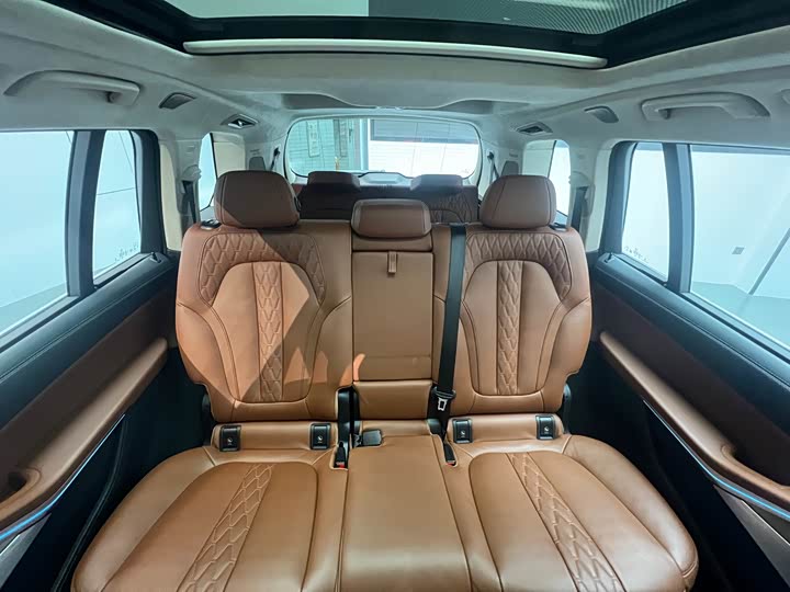 Фото 17 - BMW X7