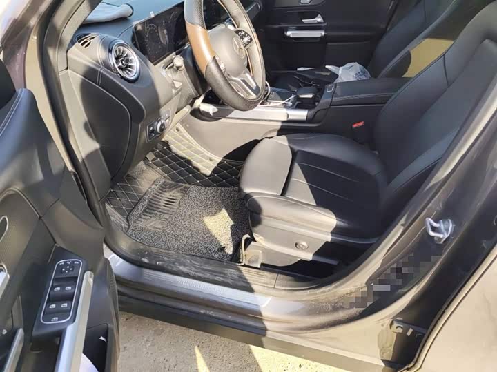 Фото 14 - Mercedes-Benz GLB-Class