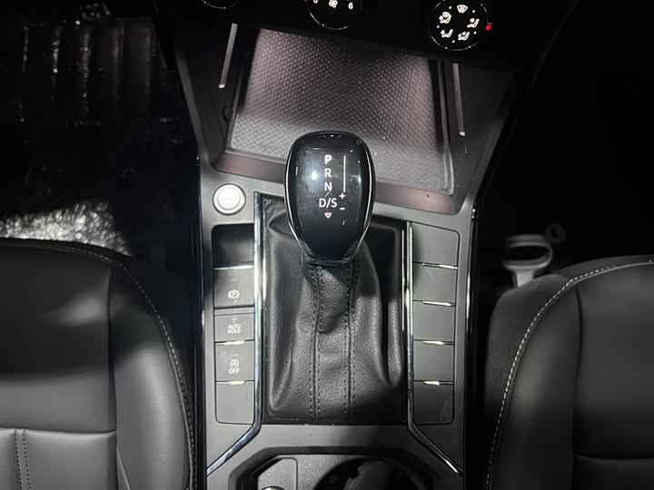 Фото 14 - Volkswagen Passat