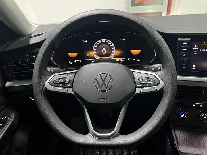 Фото 15 - Volkswagen Passat