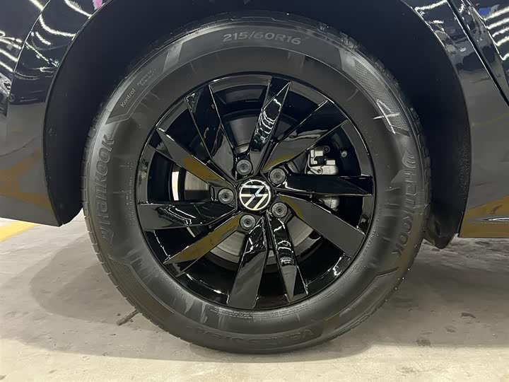 Фото 18 - Volkswagen Passat