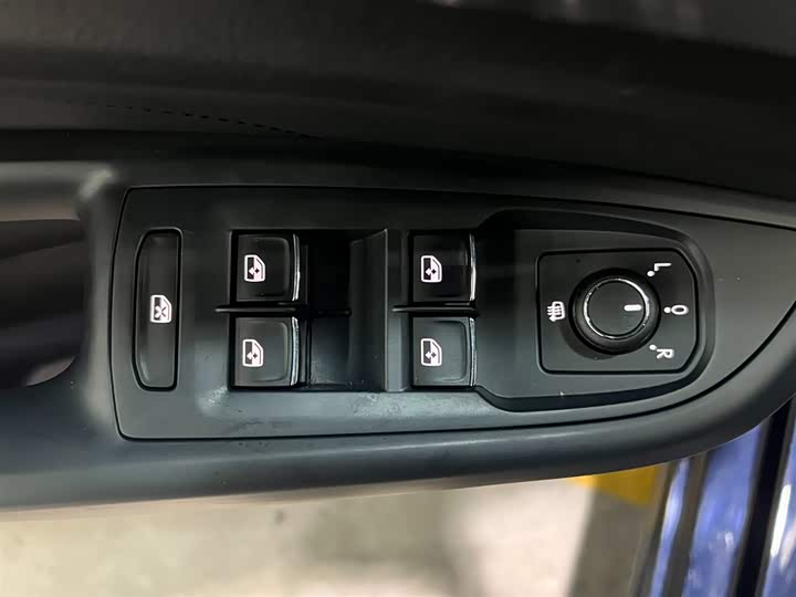 Фото 9 - Volkswagen Passat