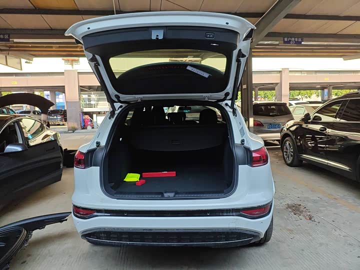 Фото 10 - Audi Q6L e-tron