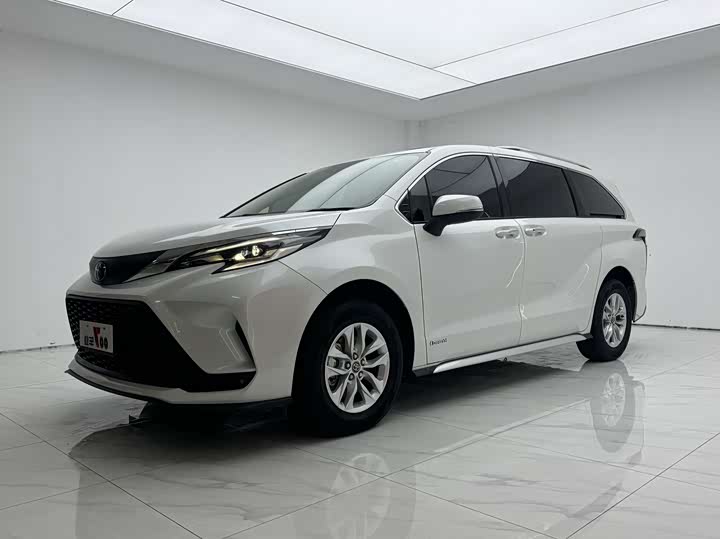 Фото 1 - Toyota Granvia