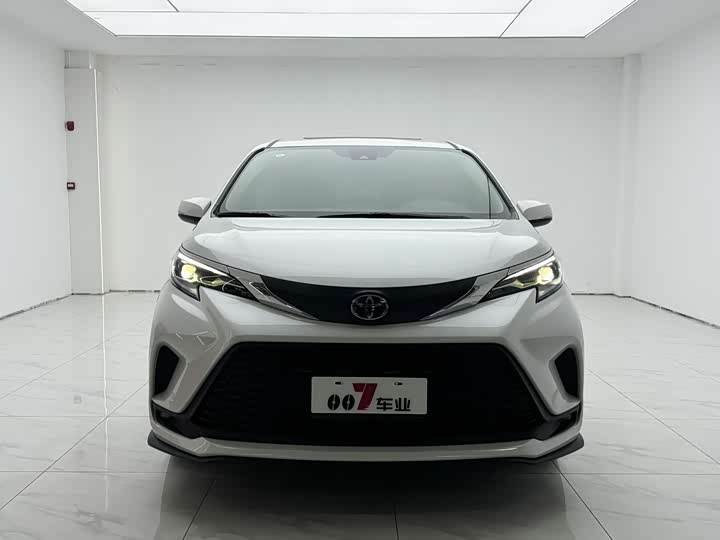 Фото 2 - Toyota Granvia