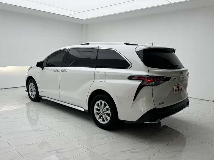 Фото 7 - Toyota Granvia