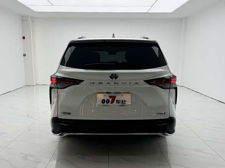 Фото 8 - Toyota Granvia