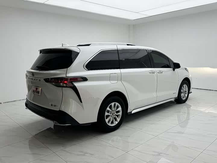 Фото 9 - Toyota Granvia