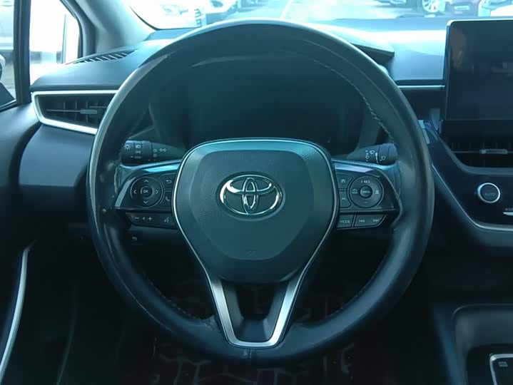 Фото 14 - Toyota Corolla