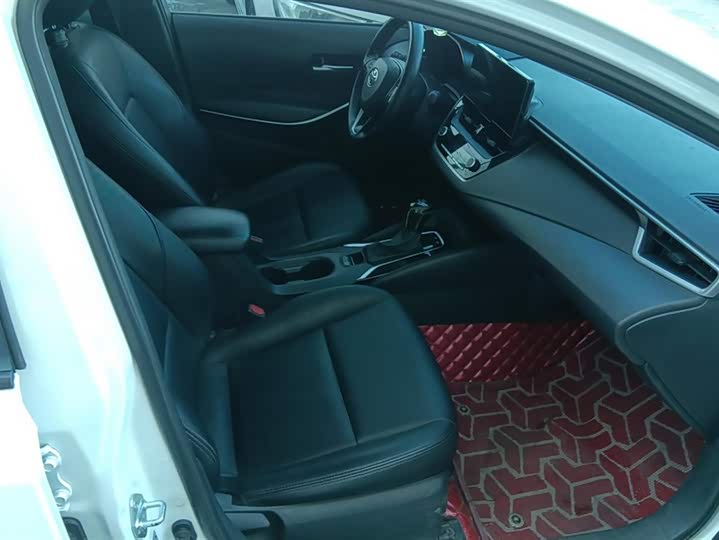 Фото 8 - Toyota Corolla