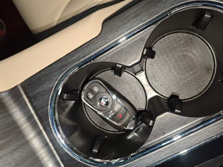 Фото 9 - Buick GL8 ES