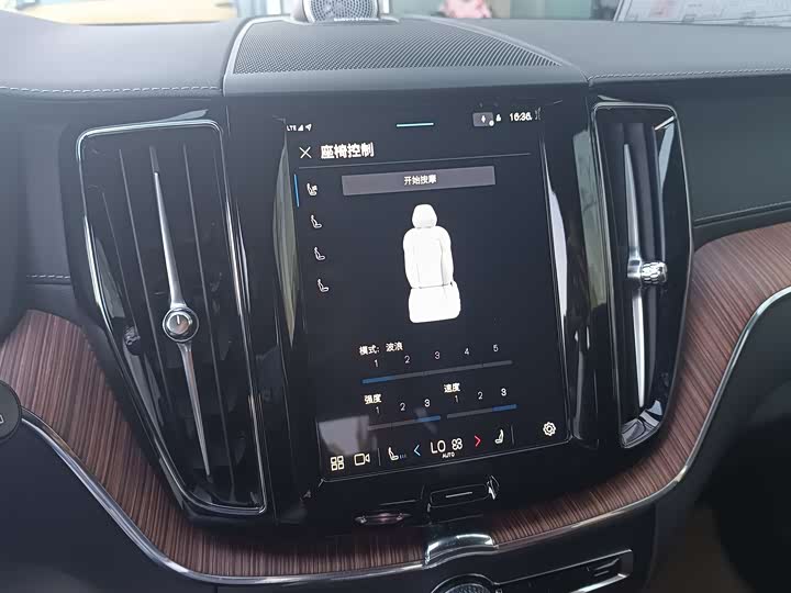 Фото 10 - Volvo XC60 Hybrid