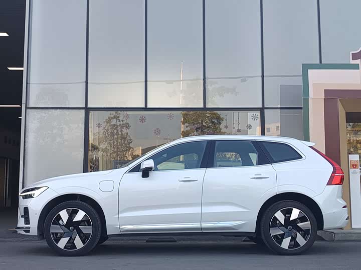 Фото 2 - Volvo XC60 Hybrid