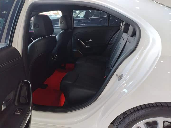 Фото 15 - Mercedes-Benz A-Class