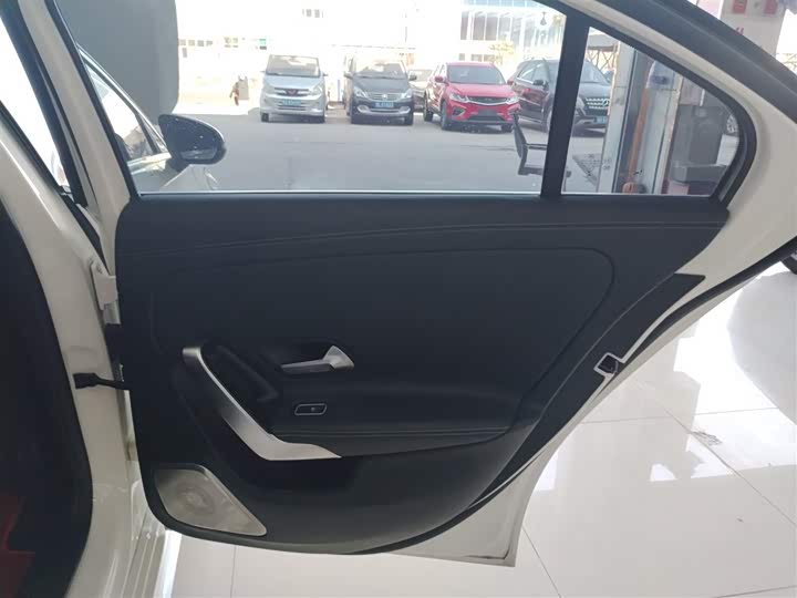 Фото 17 - Mercedes-Benz A-Class