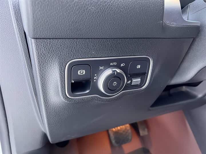 Фото 16 - Mercedes-Benz GLB-Class