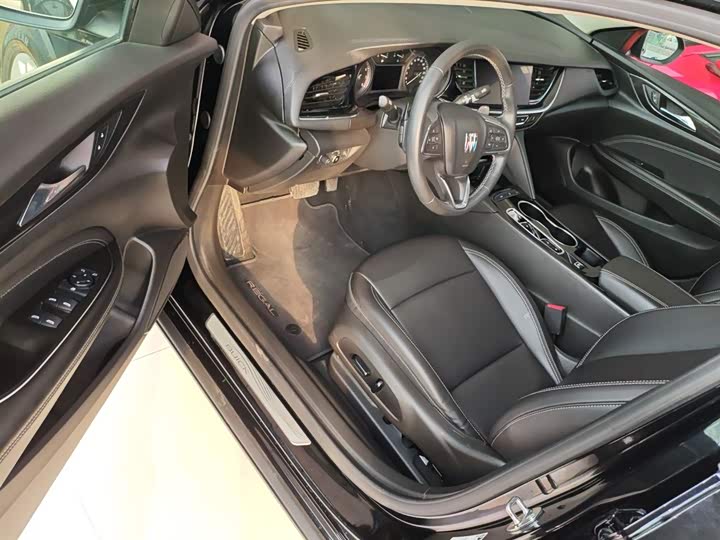 Фото 16 - Buick Regal