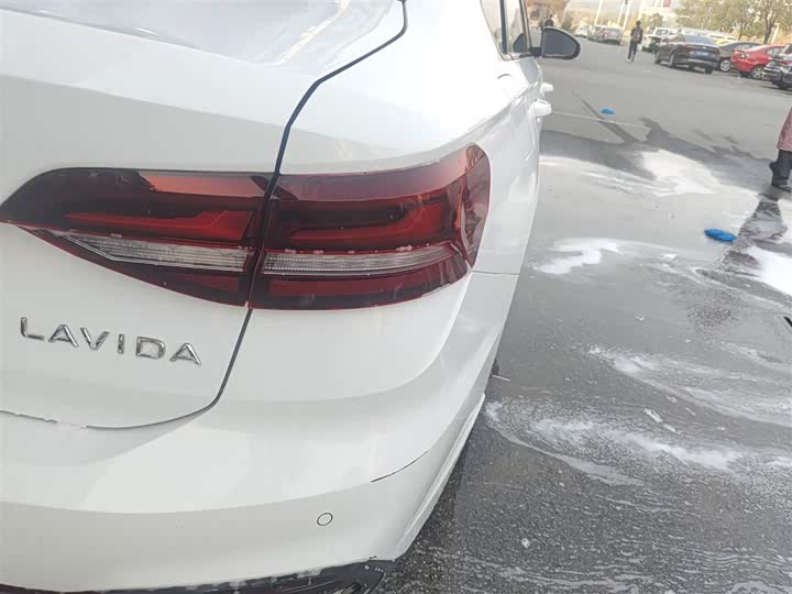 Фото 8 - Volkswagen Lavida