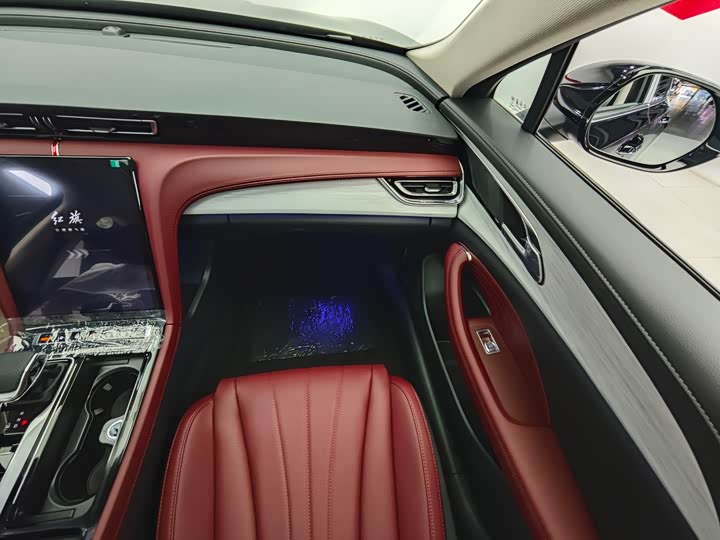 Фото 12 - Hongqi H5