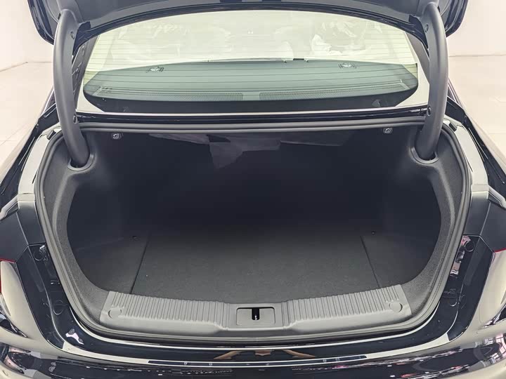 Фото 14 - Hongqi H5