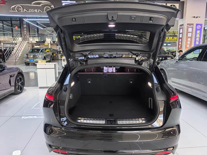 Фото 12 - Nio ET5T