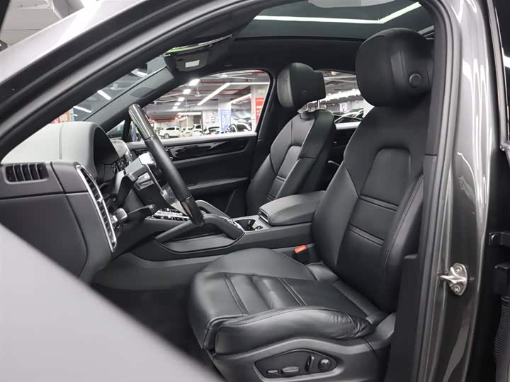 Фото 10 - Porsche Cayenne